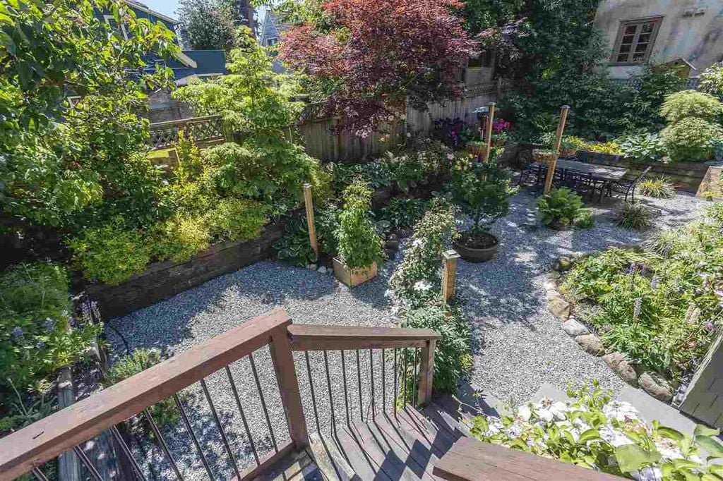228 Gifford Pl