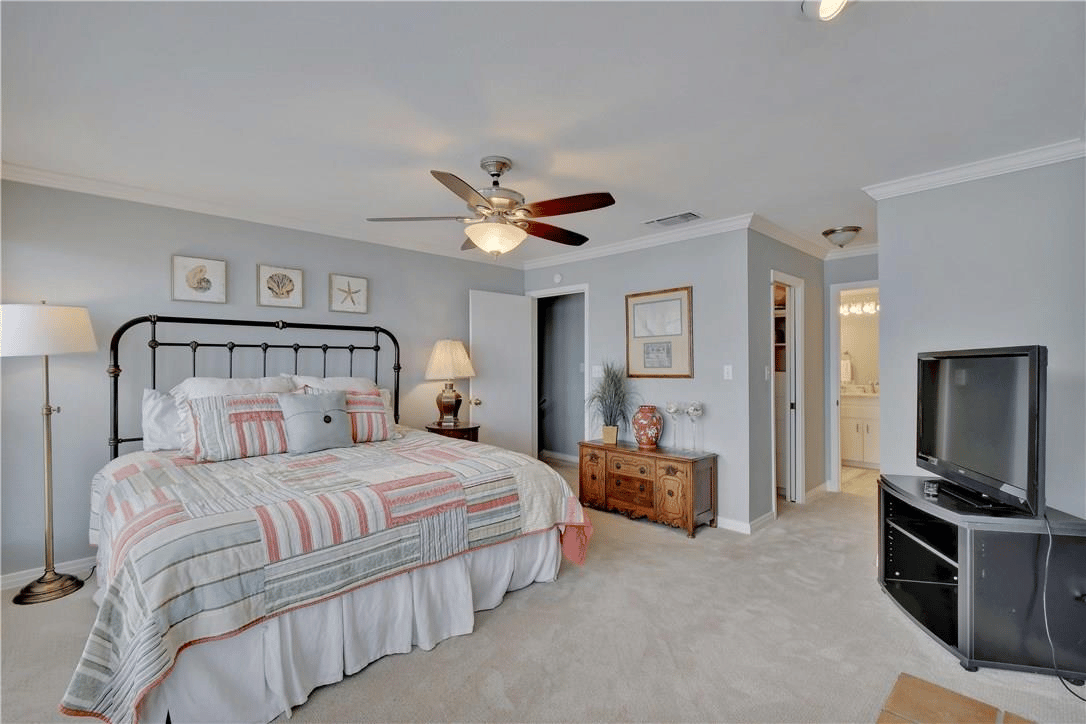 411 North Horseshoe Blvd