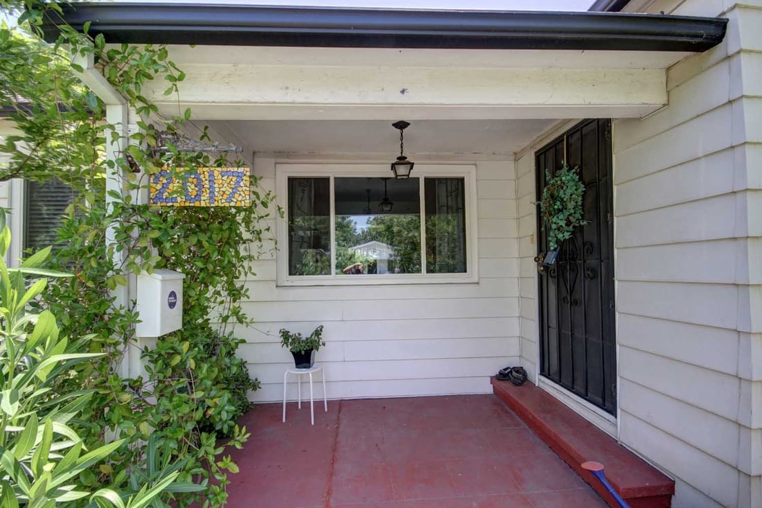 Just Listed! Excellent Location! and Under $300K!