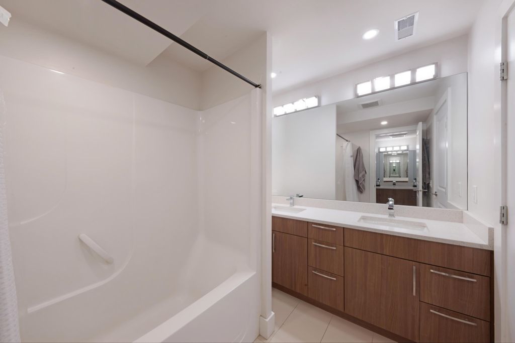799 Grantham Pl