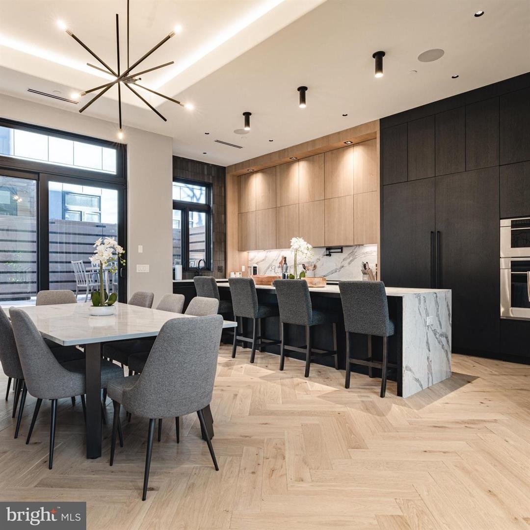 109 S 24th St, Philadelphia, PA 19103