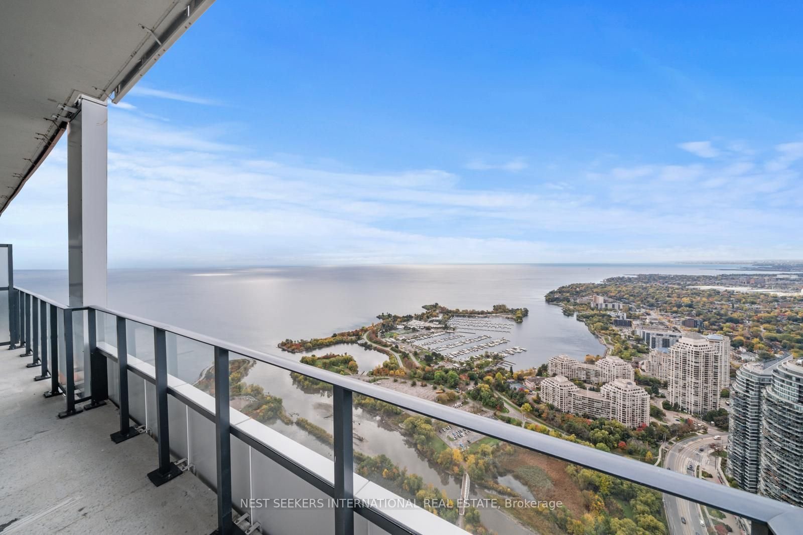 LUXURY AT SKYTOWER 