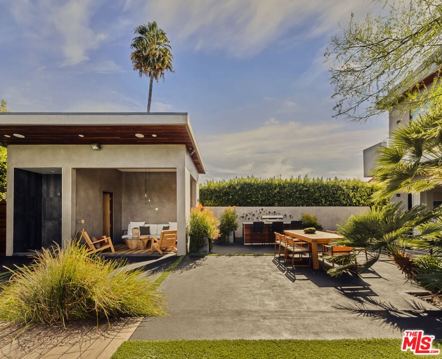 Aria Vista, Stradella Rd, 90077