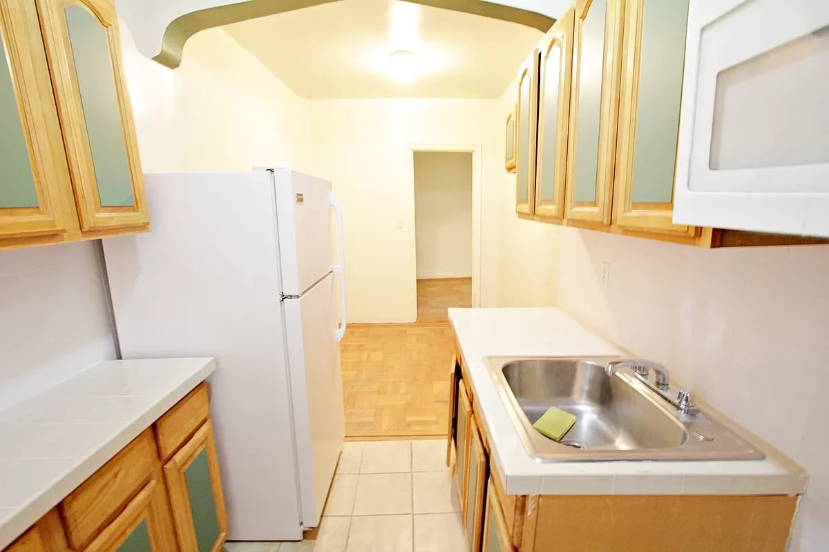 75 West Mosholu Parkway North Unit: 2J