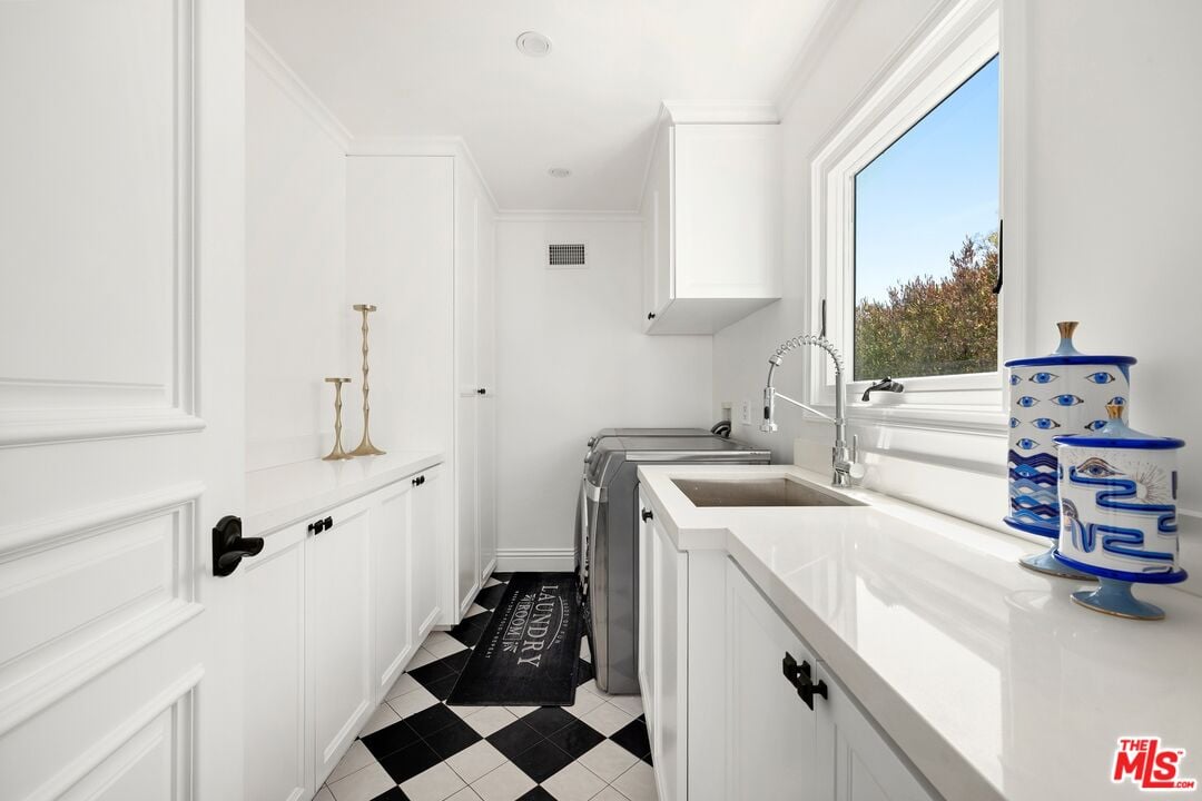 Halo Retreat, N Kings Rd, 90069