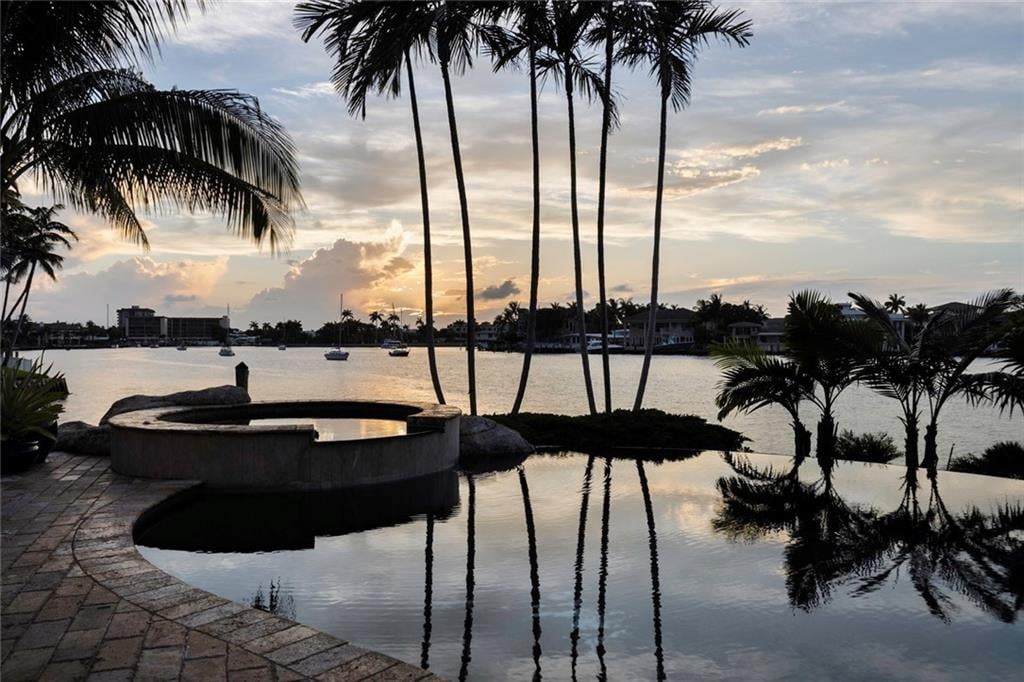 2593 SE 8th St, Pompano Beach, FL 33062