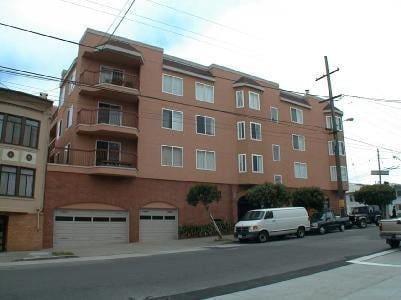 490 33rd Ave, #305