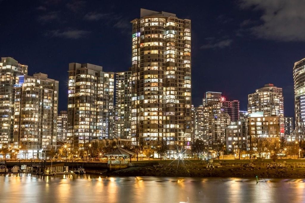 1067 Marinaside Crescent, #1906