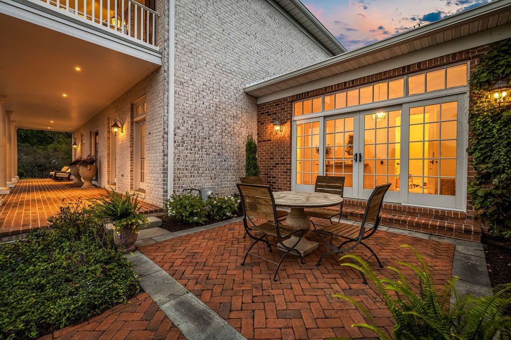 Stunning Hayfields Manor Home