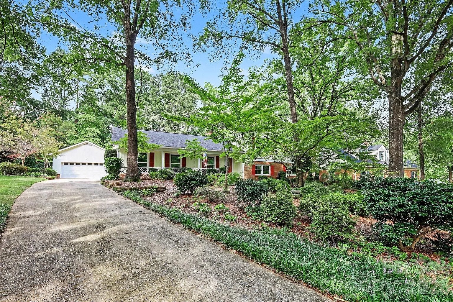 6122 Yellowood Rd