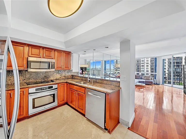 520 Brickell Key Dr #A904