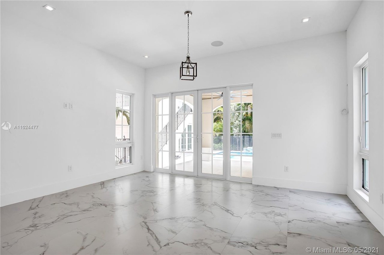 931 Valencia Ave