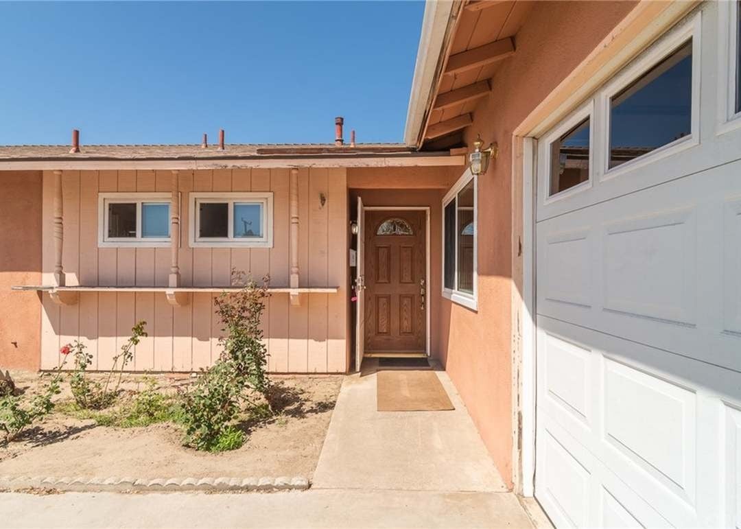 15841 Las Solanas St