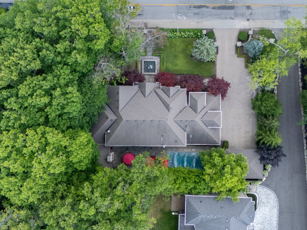 5047 Lakeshore Rd