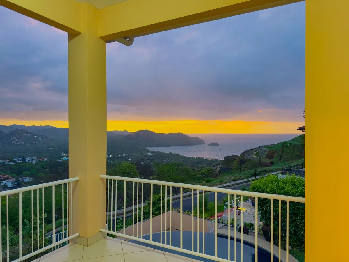 Ocean View Home in Altos del Cacique
