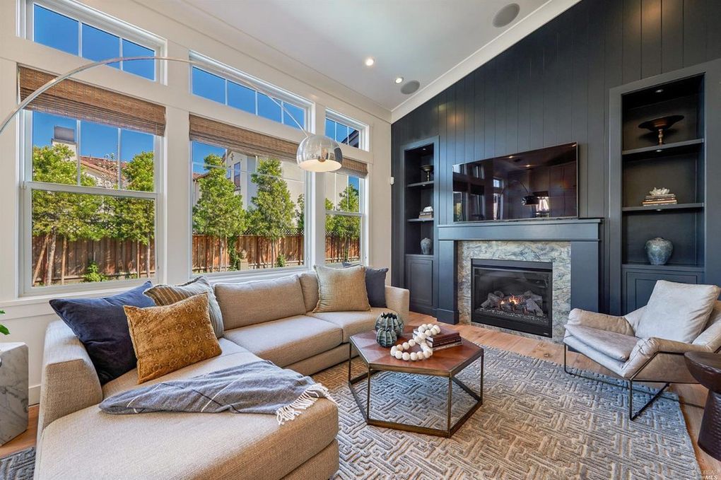 32 Rose Ln