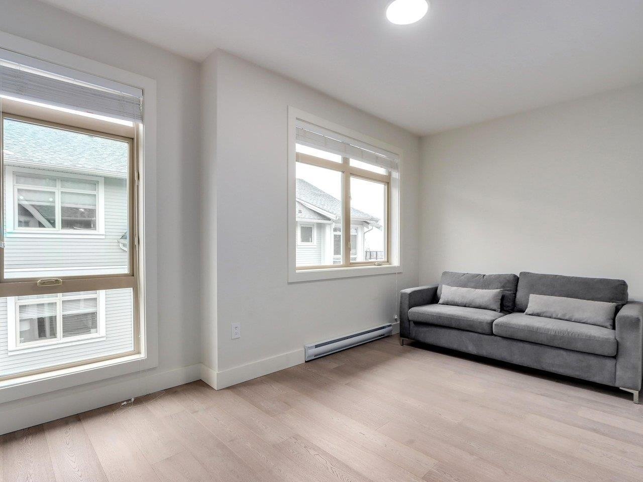 3-115 W Queens Rd