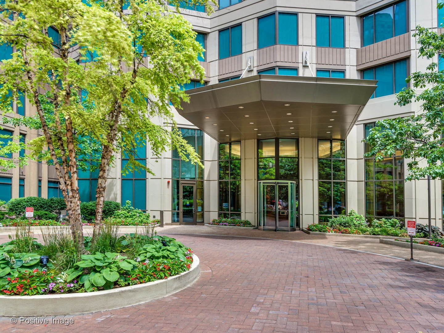 400 N Lasalle St, #2702