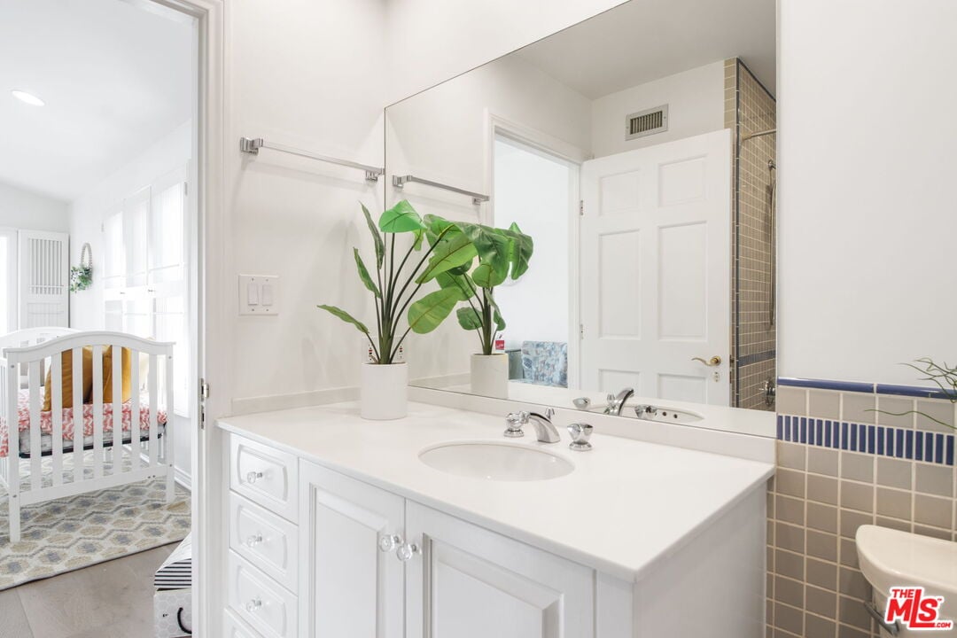 905 Berkeley St, 90403