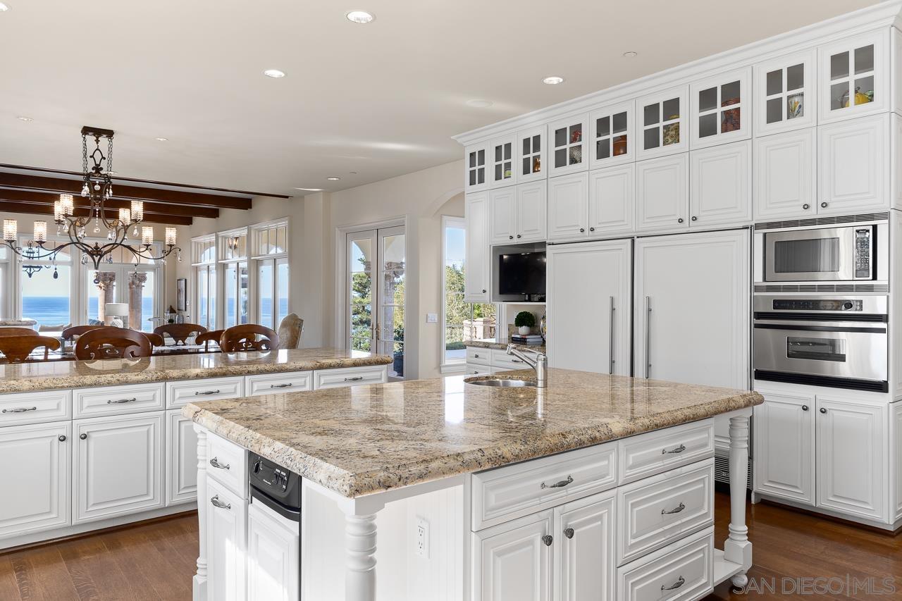 9860 La Jolla Farms Rd