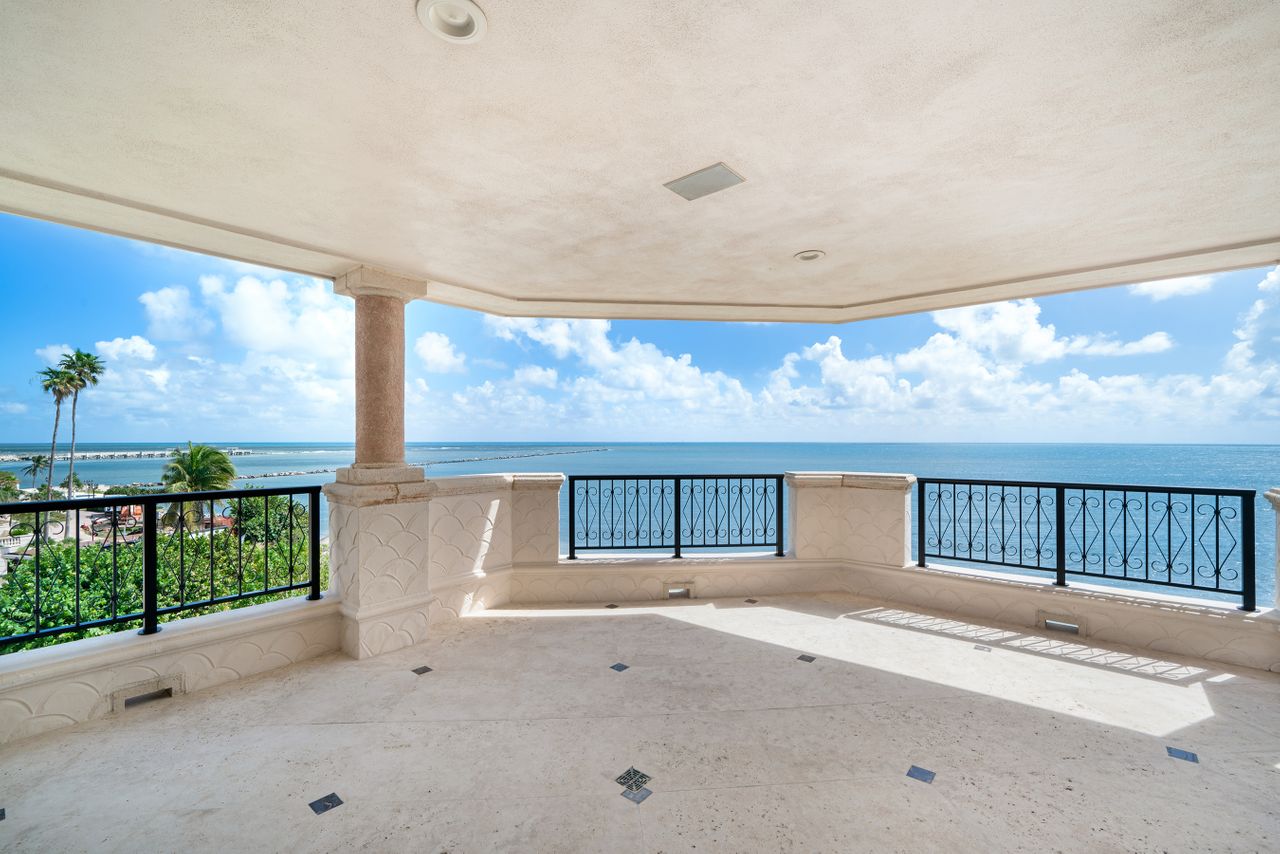 Perfect Oceanside Location on Fisher Island