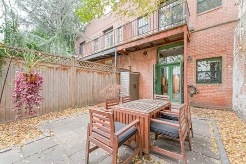 376 President St #TH1