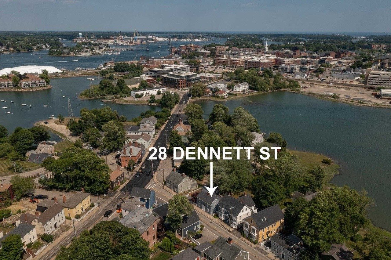 28 Dennett St