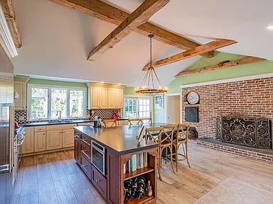 357 W Neck Rd
