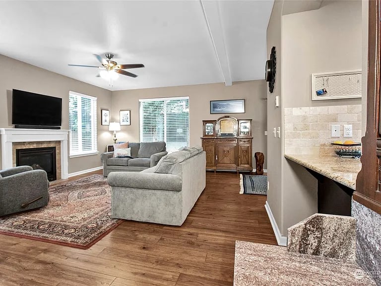 4552 Colleen Street SE