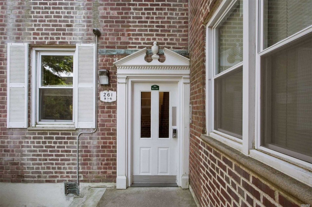 261 Cedarhurst Ave