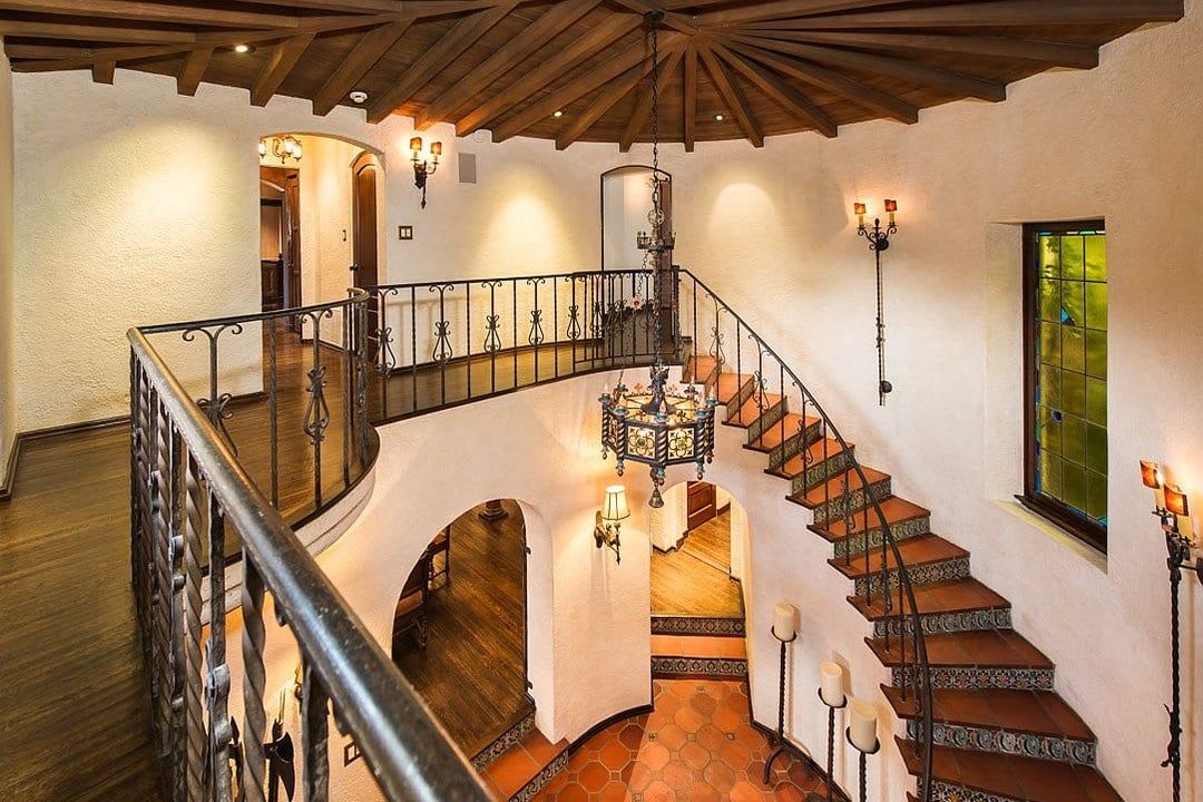 Sapphire Manor