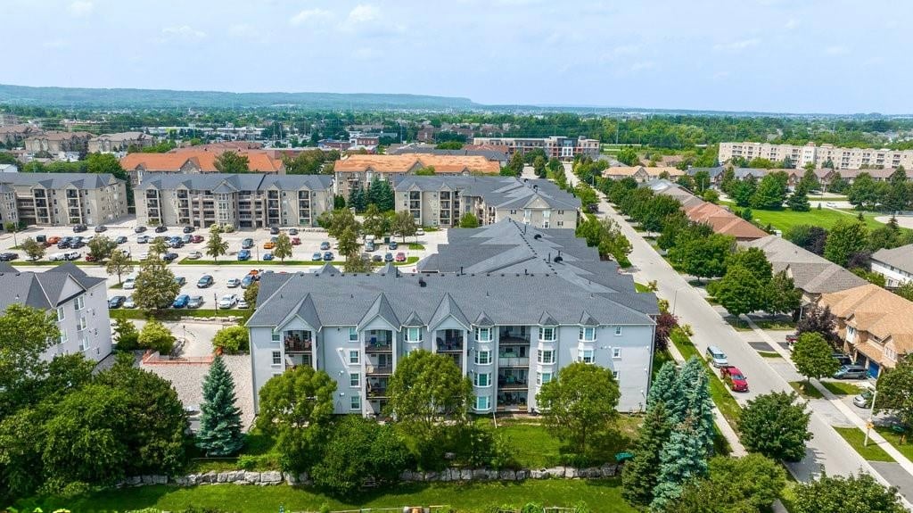 207-1421 Walker's Line, Burlington