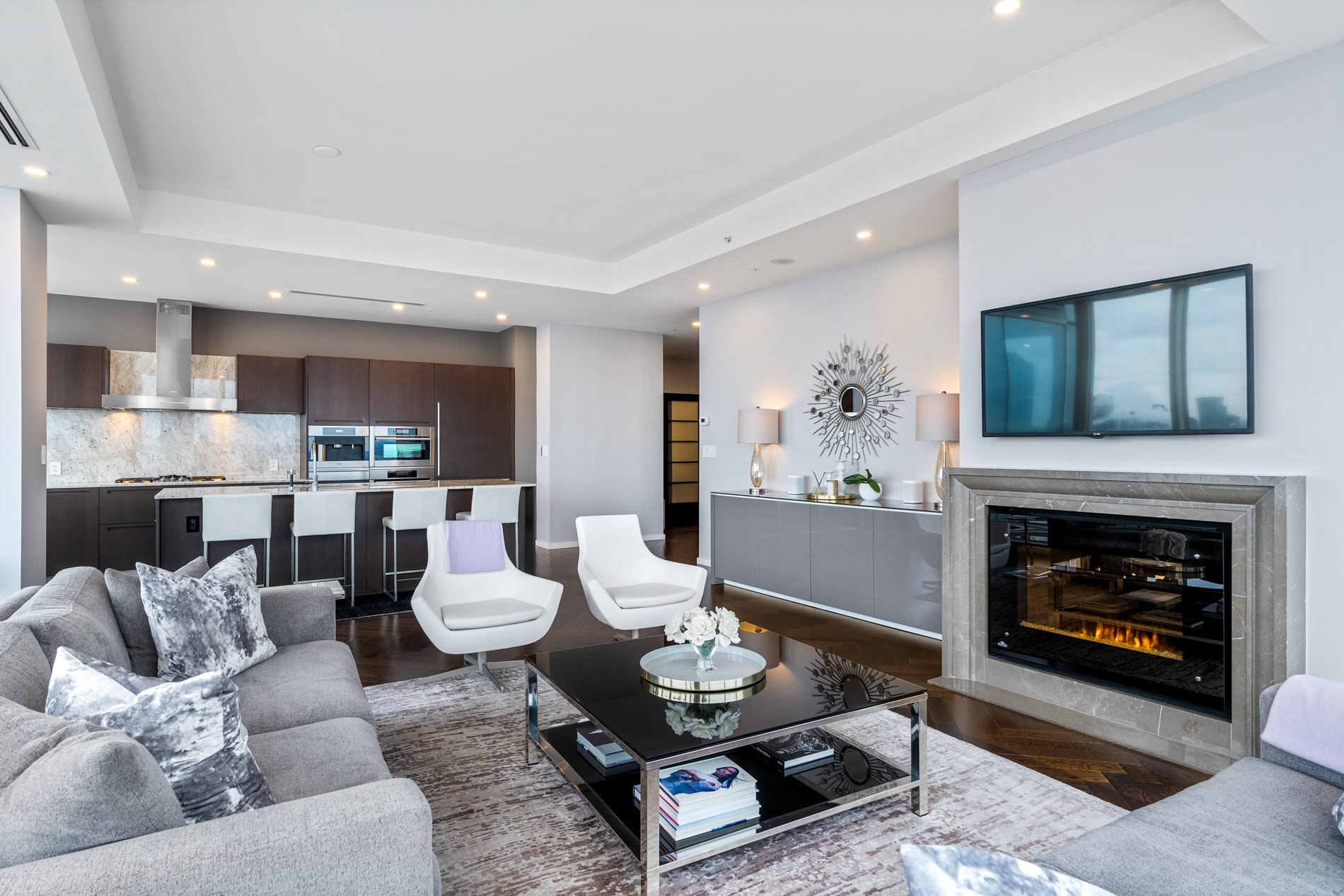 Suite 5603- 180 University Avenue