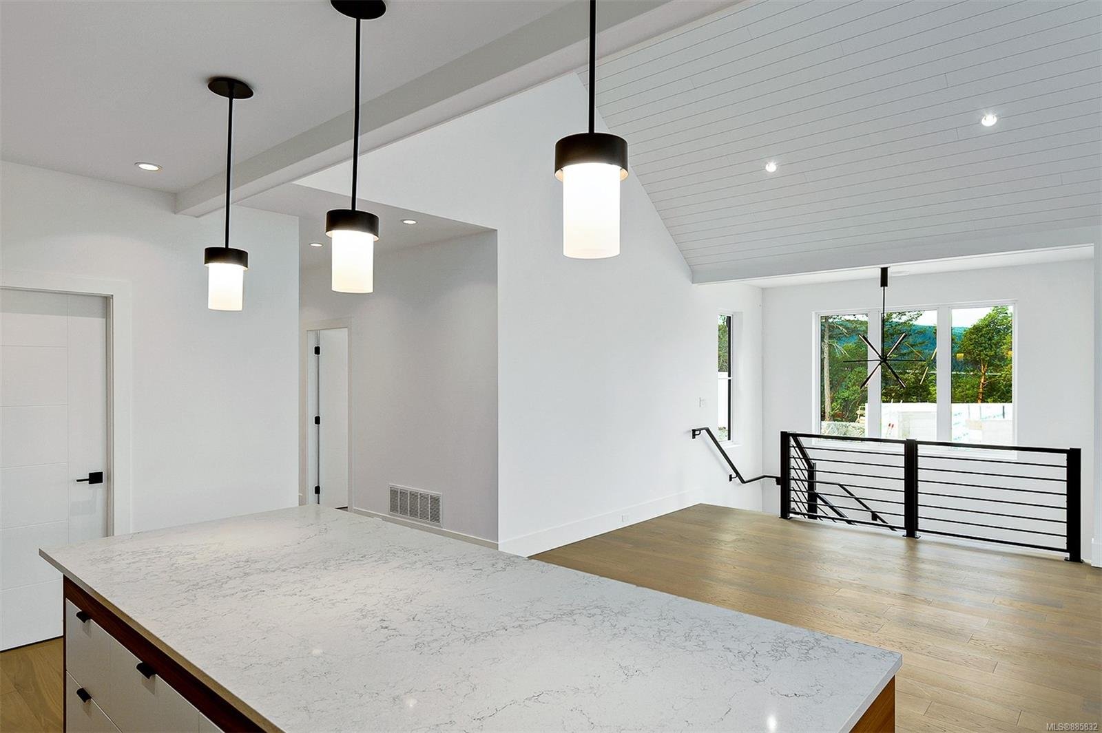 2046 Pinehurst Terr
