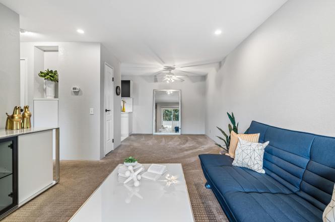 680 N Ashurst Court I213