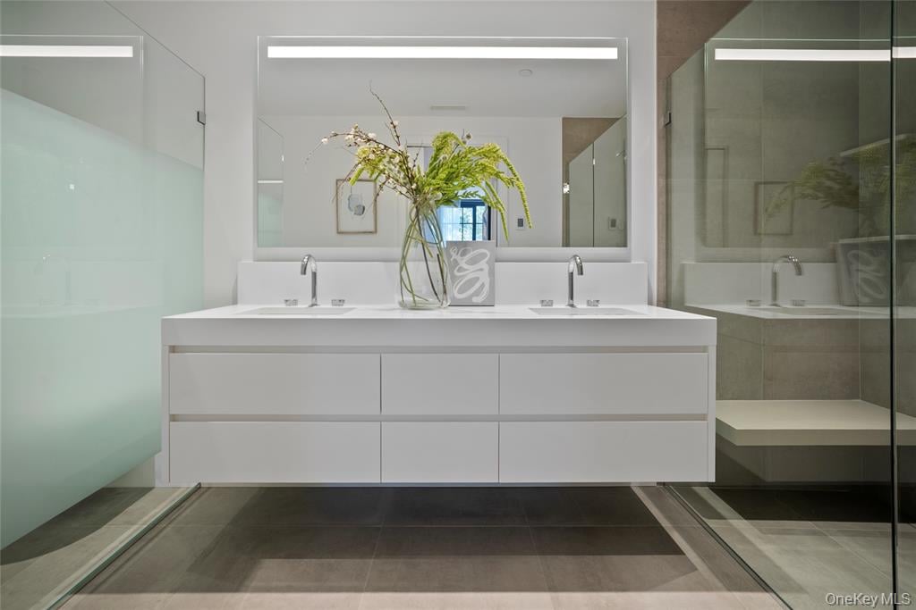 41 Richmondville Avenue Unit: 303