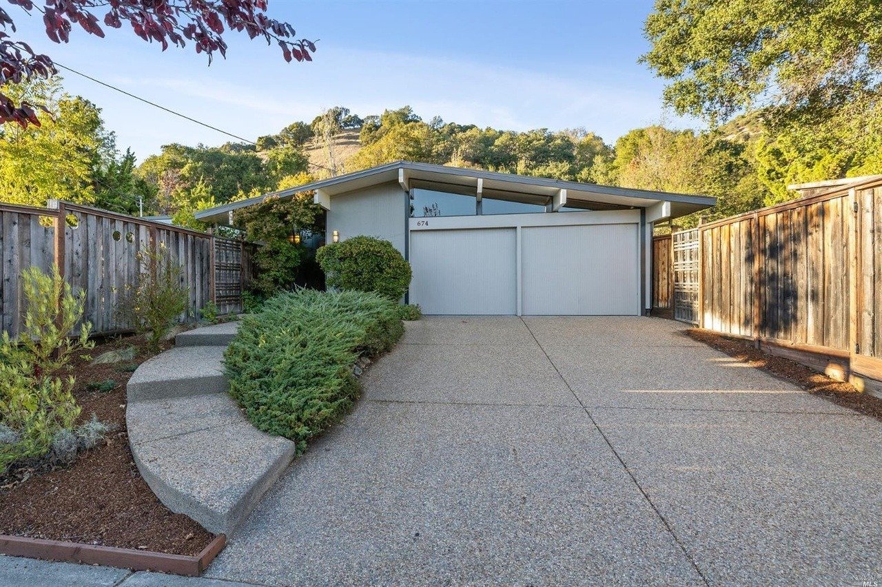 674 Idylberry Rd