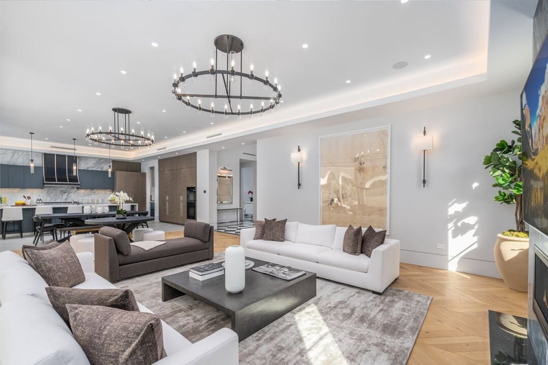 Silverreach Pavilion, N Hillcrest Rd, 90210