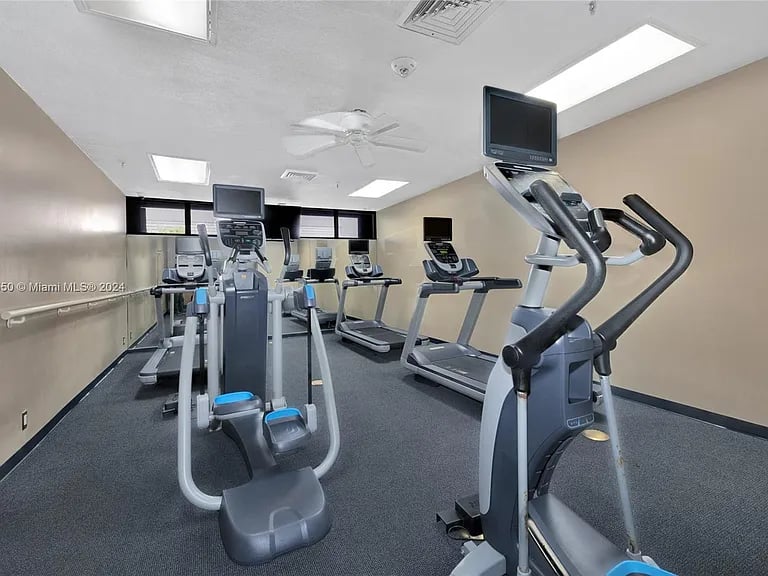 520 Brickell Key Dr #A1505