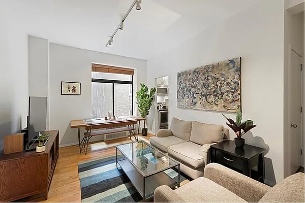 23 East 10th Street Unit: 4H