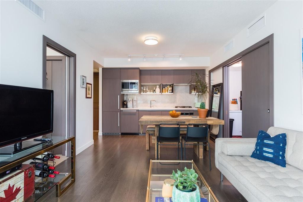68 Smithe St, #1017