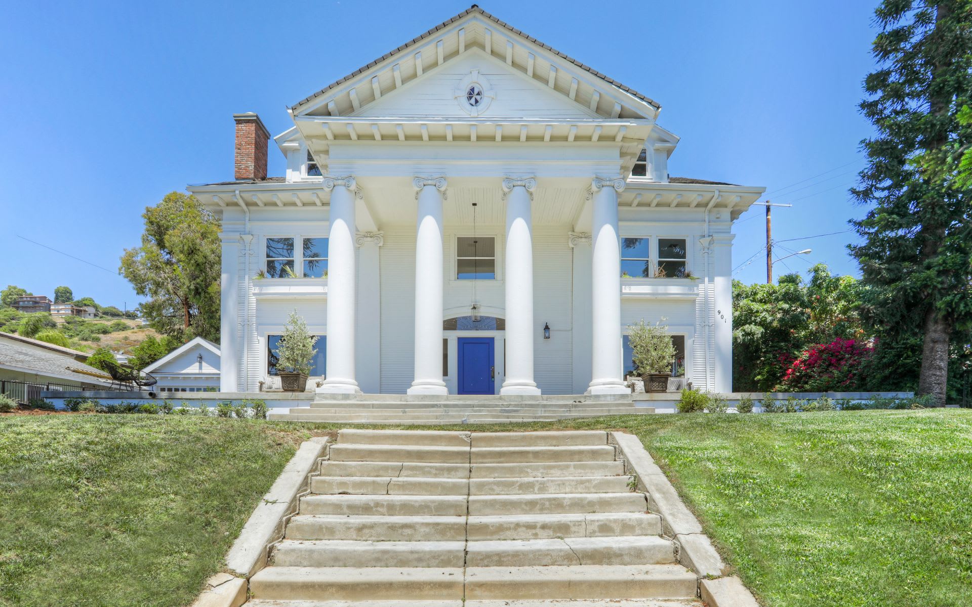  901 Isabel St