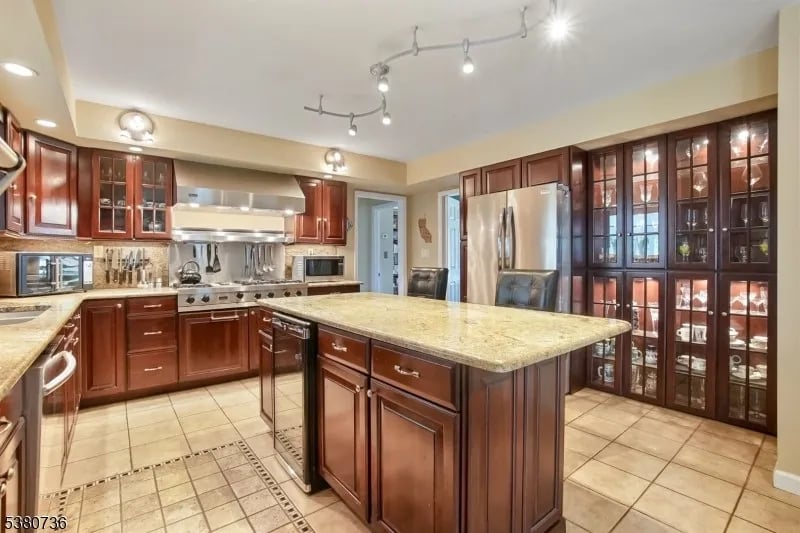 18 Flintlock Rd