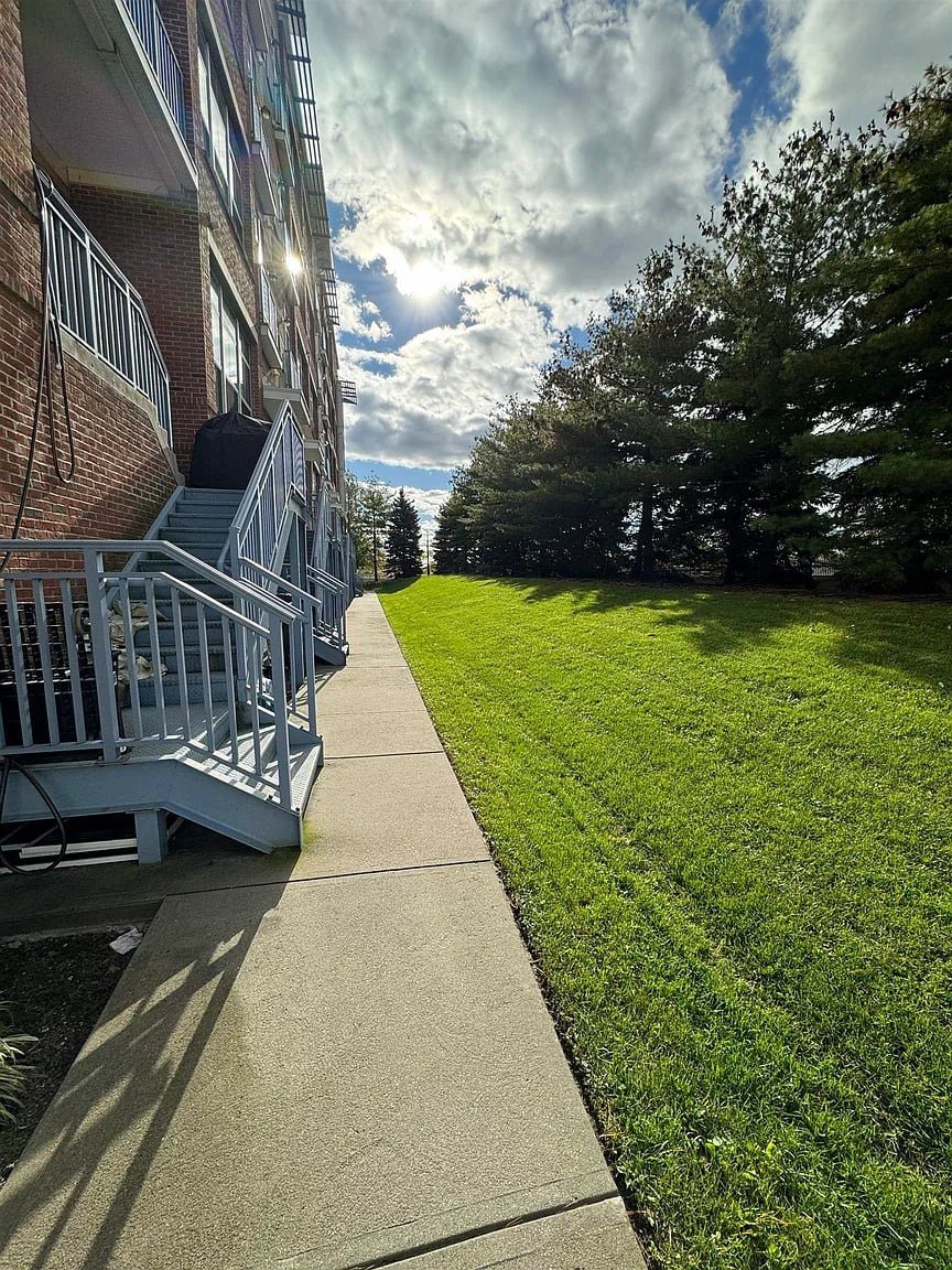 3 Greenwich Dr #89