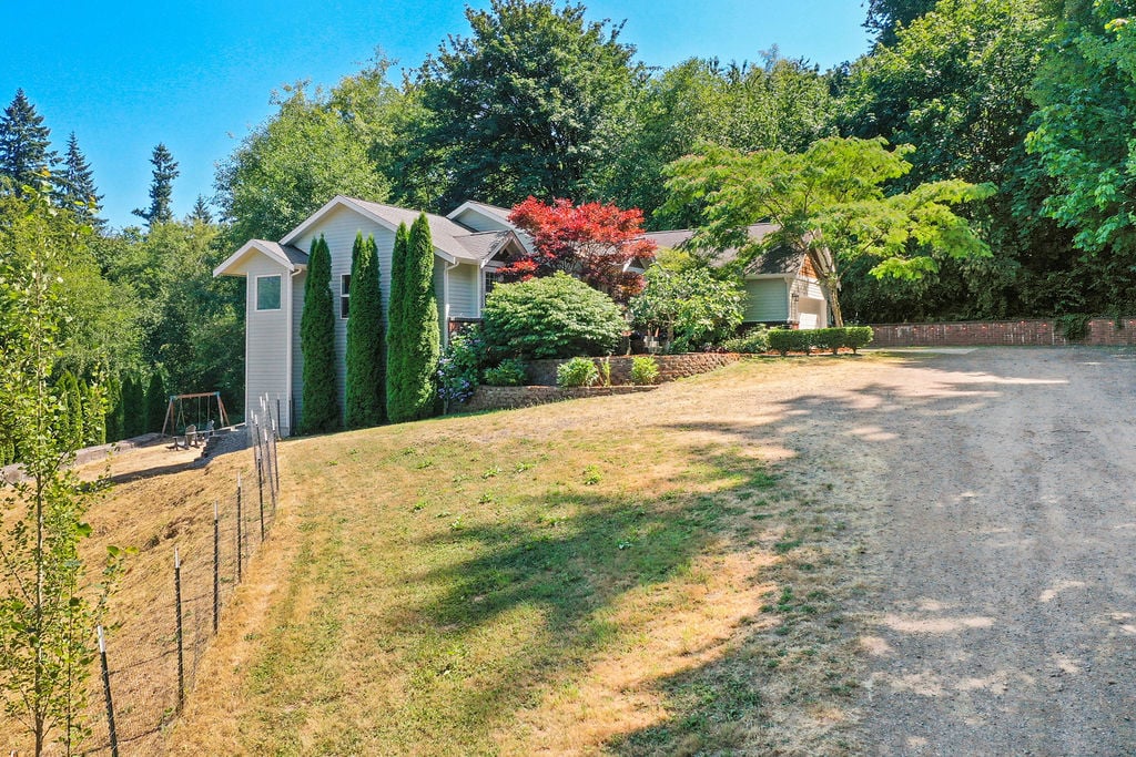 1069 NW Luoto Court