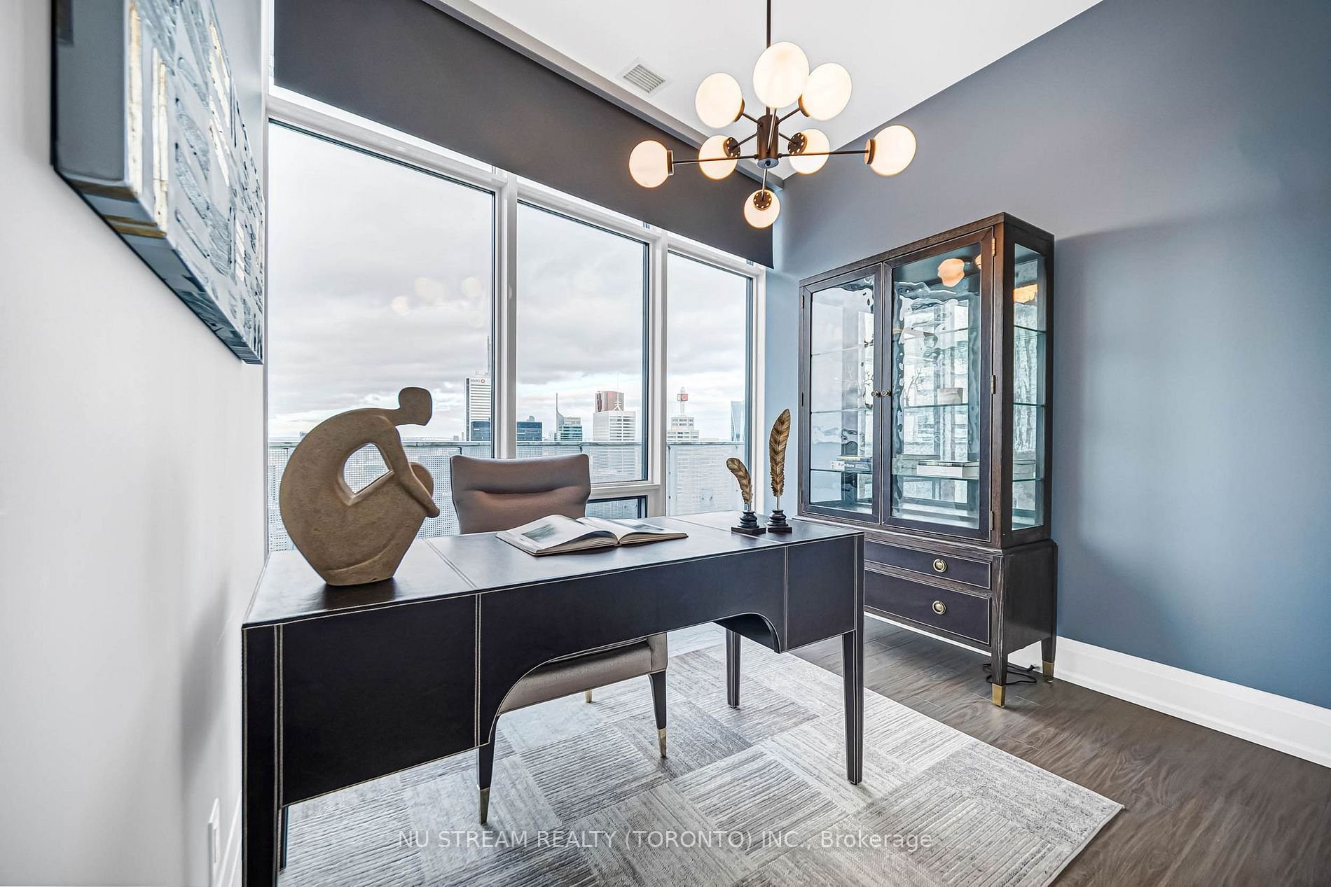 ICONIC LIVING AT 100 HARBOUR ST