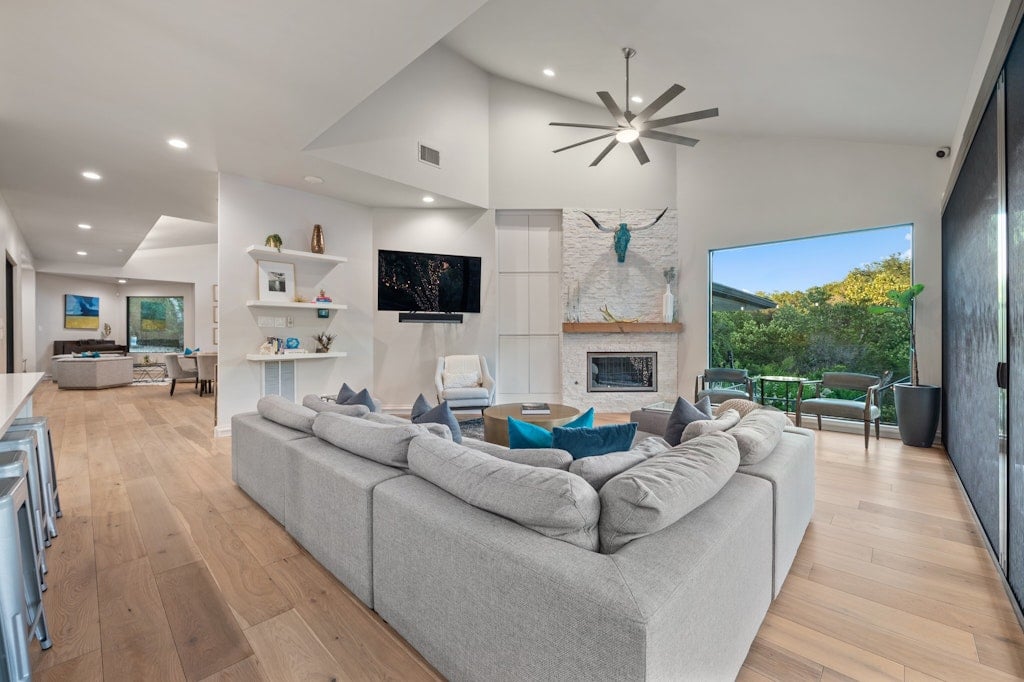 3200 Three Rivers