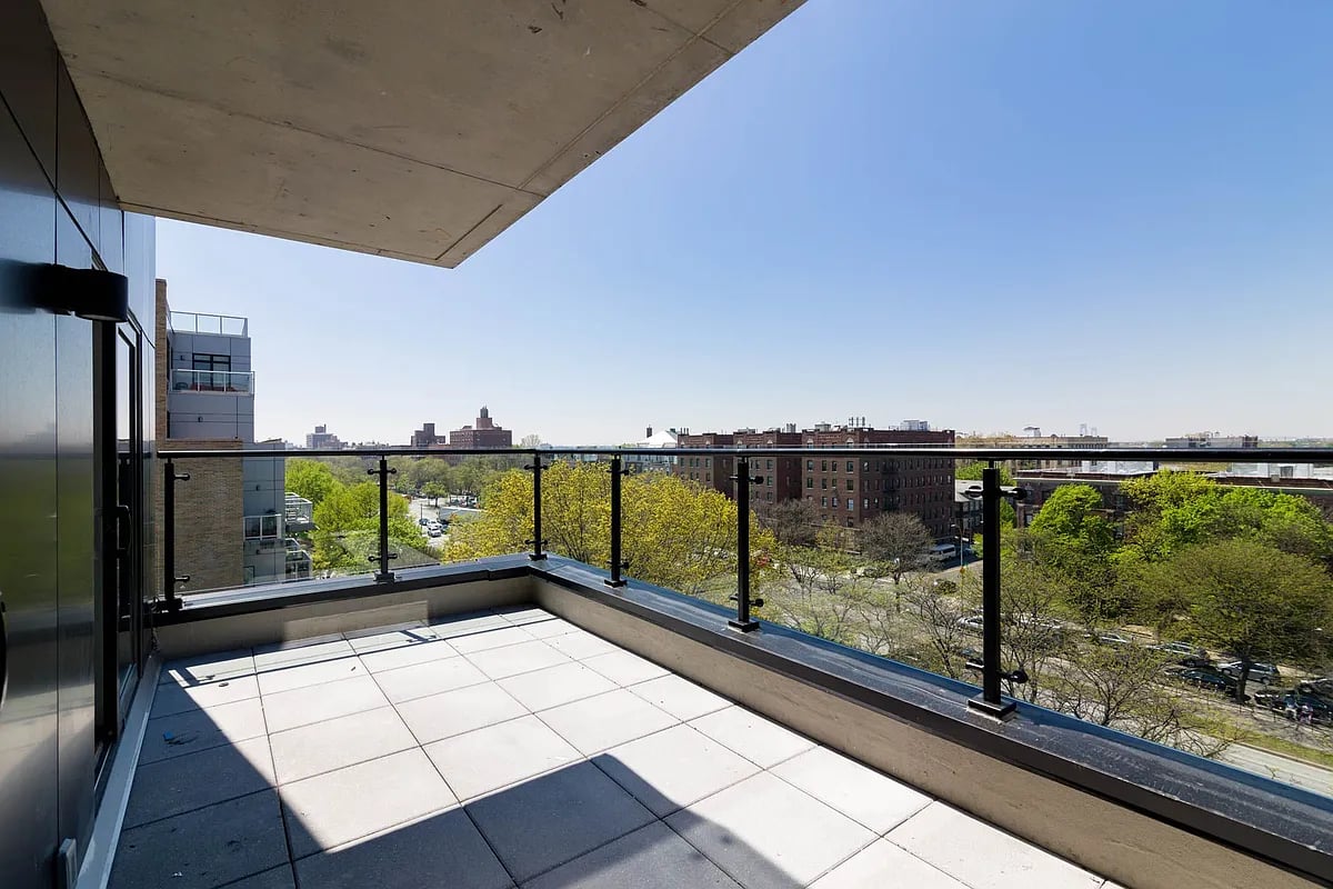 581 Ocean Parkway 8E