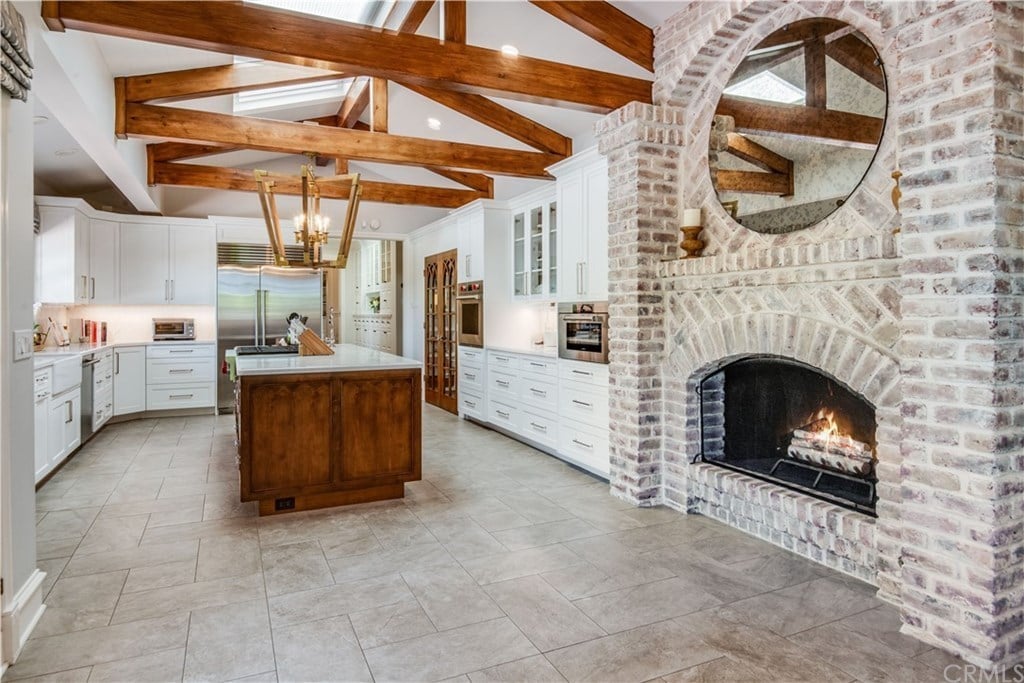 1 Williamsburg Ln