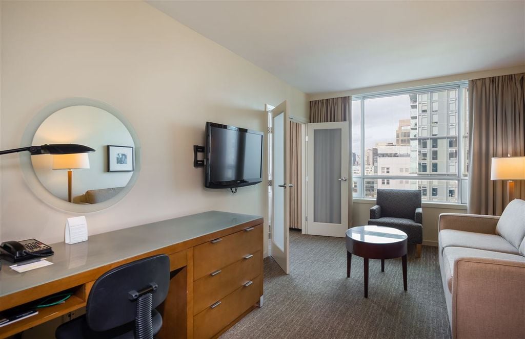 433 Robson St, #1705
